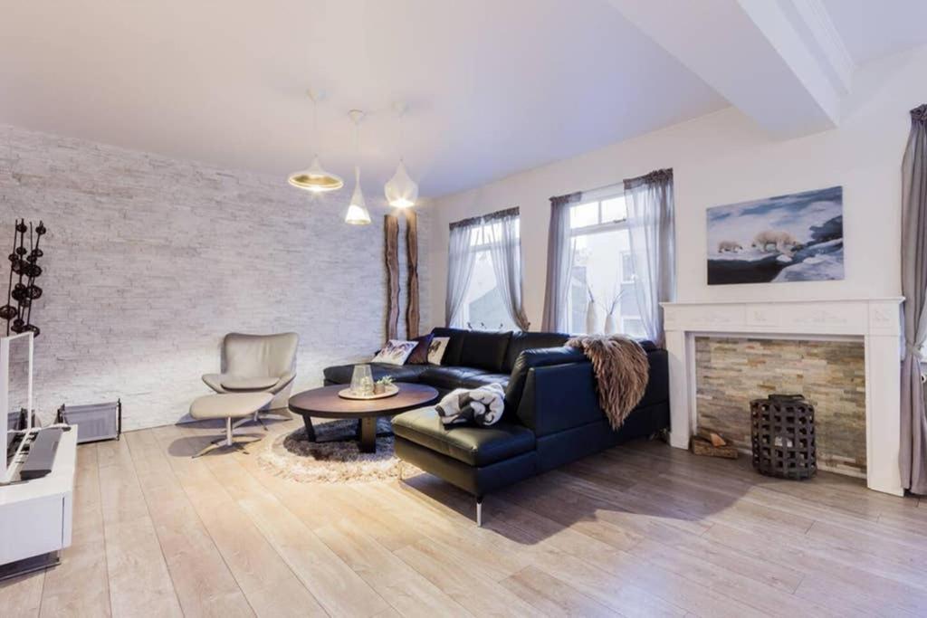 Superb Central Location, No Car Needed - Spacious Akureyri Exteriör bild