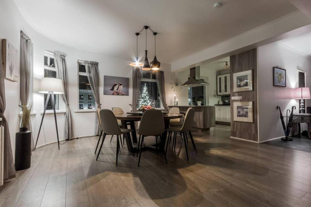 Superb Central Location, No Car Needed - Spacious Akureyri Exteriör bild