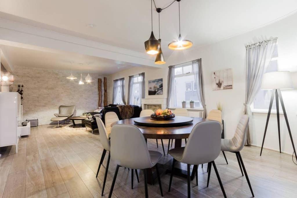 Superb Central Location, No Car Needed - Spacious Akureyri Exteriör bild