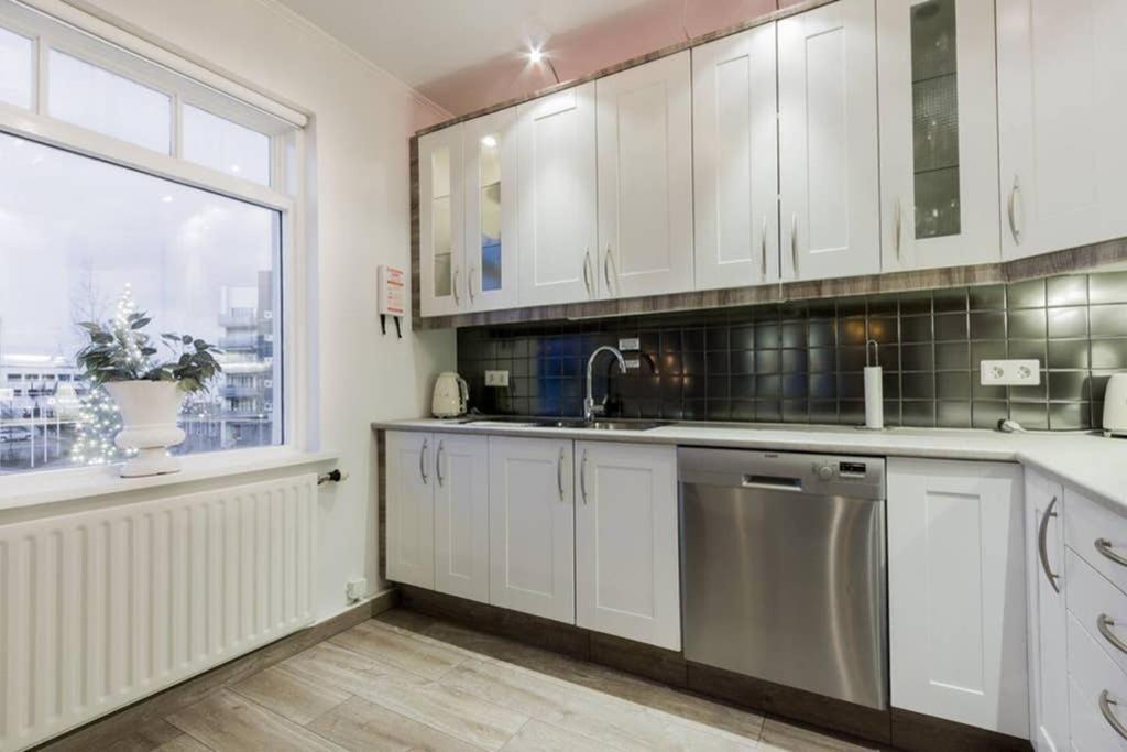 Superb Central Location, No Car Needed - Spacious Akureyri Exteriör bild