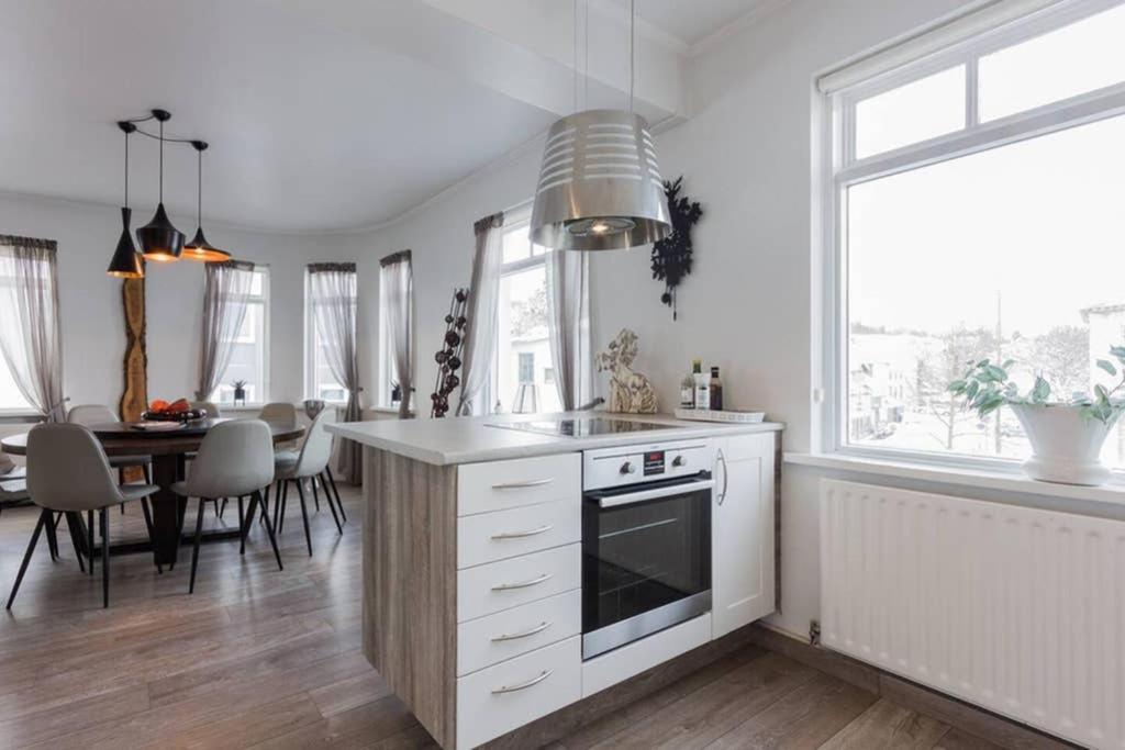 Superb Central Location, No Car Needed - Spacious Akureyri Exteriör bild