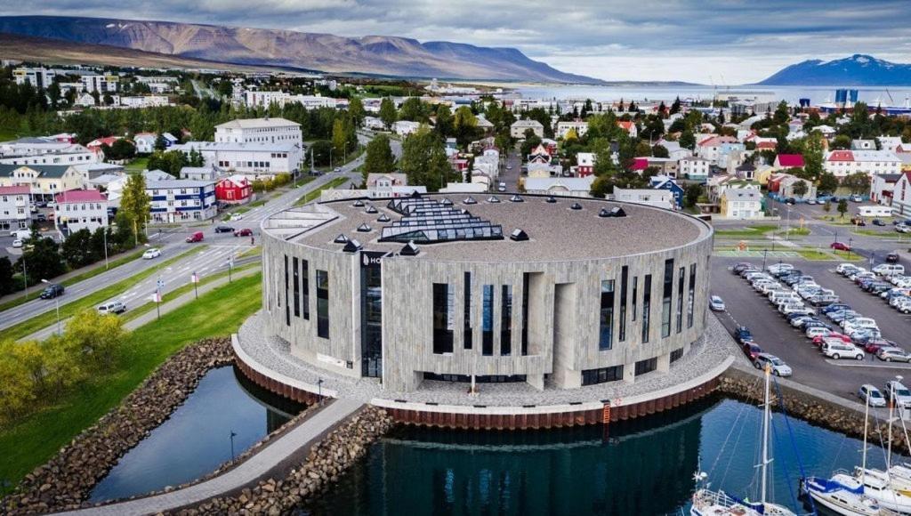 Superb Central Location, No Car Needed - Spacious Akureyri Exteriör bild